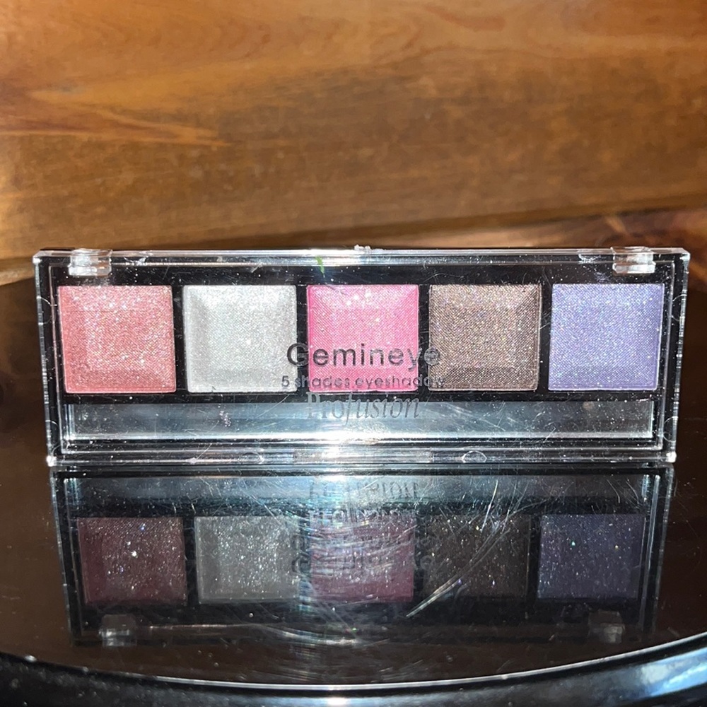 SPARKLE EYE SHADOW NEW 5 shades